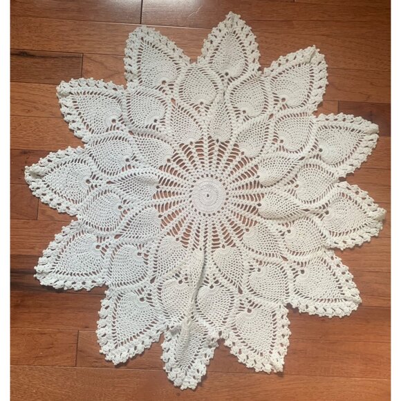Vintage Crochet Doily Table Centerpiece Handmade 25 Inches - Picture 10 of 11